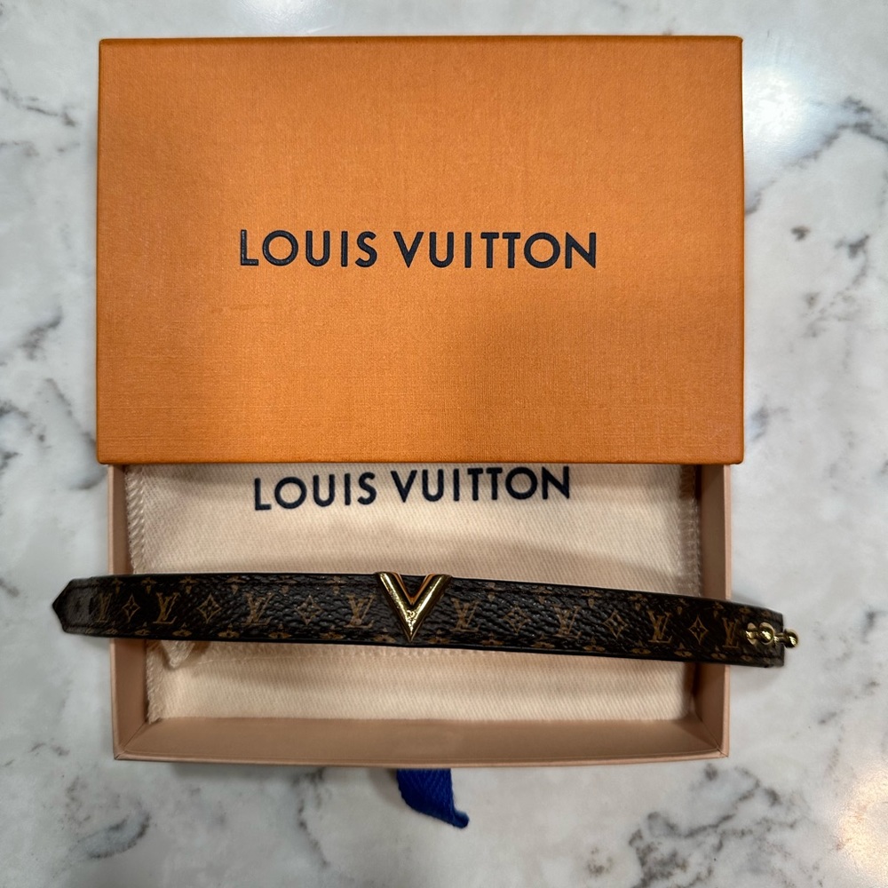 Louis Vuitton Essential V Bracelet